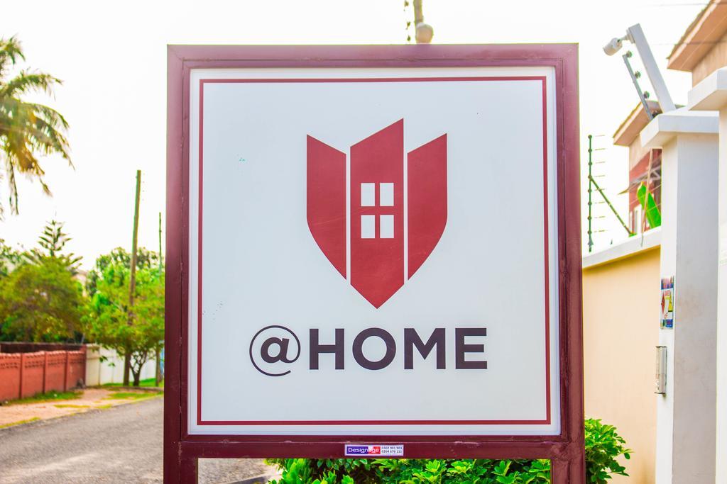 @Home Boutique B&B Hostel And Suite 아크라 외부 사진