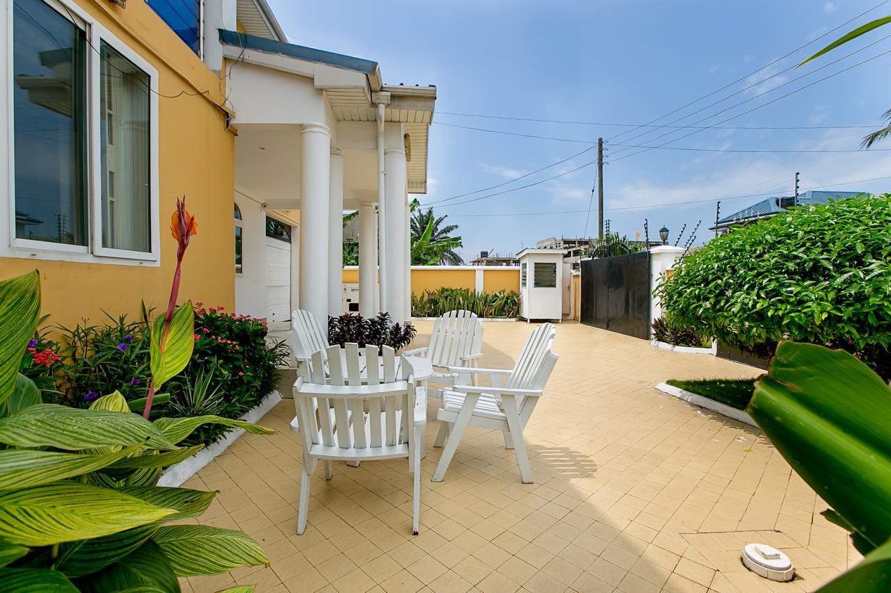 @Home Boutique B&B Hostel And Suite 아크라 외부 사진