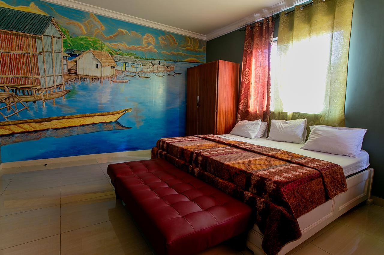 @Home Boutique B&B Hostel And Suite 아크라 외부 사진