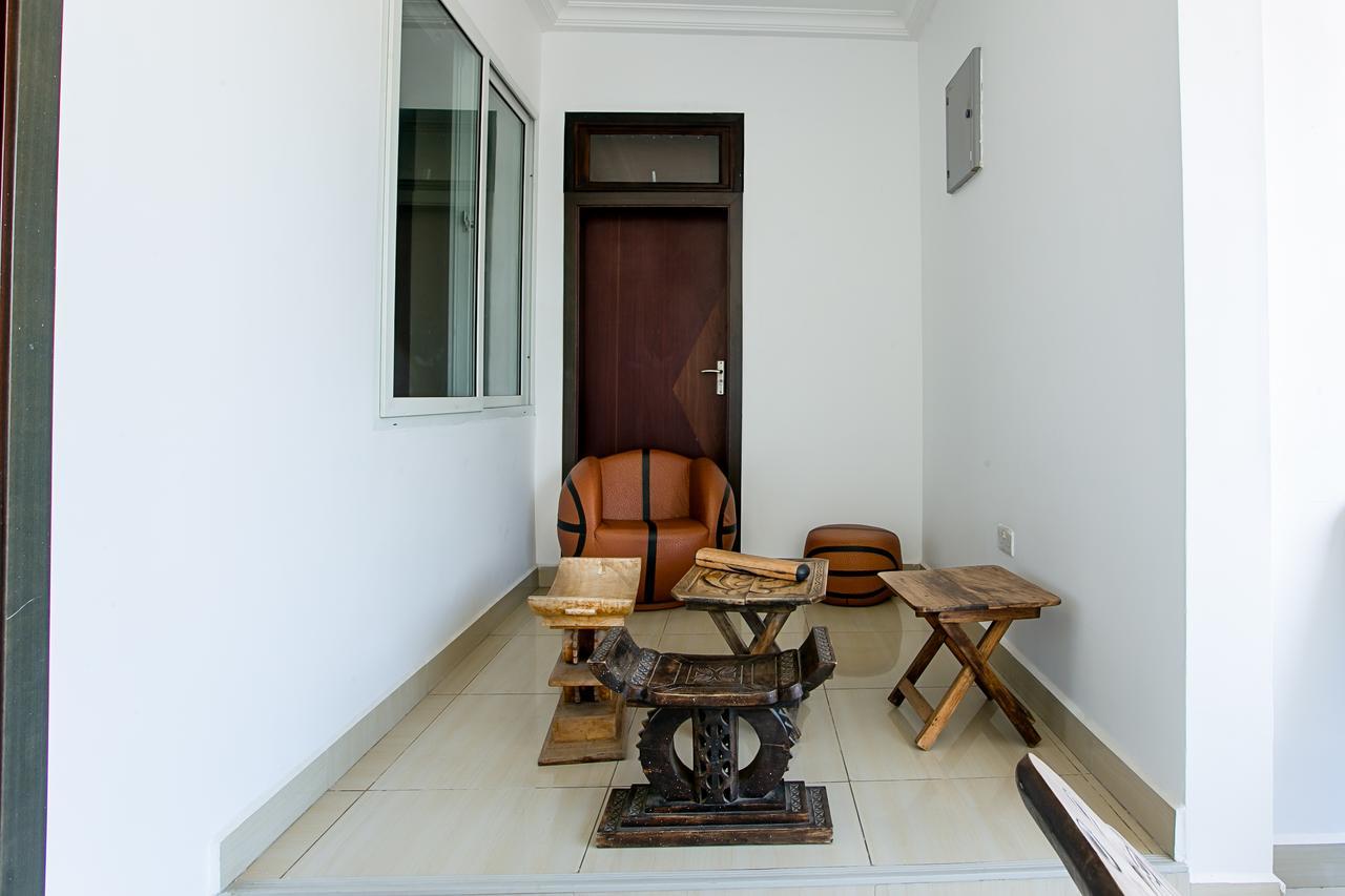 @Home Boutique B&B Hostel And Suite 아크라 외부 사진