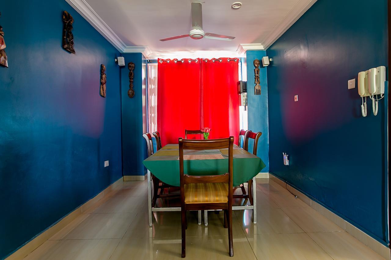 @Home Boutique B&B Hostel And Suite 아크라 외부 사진