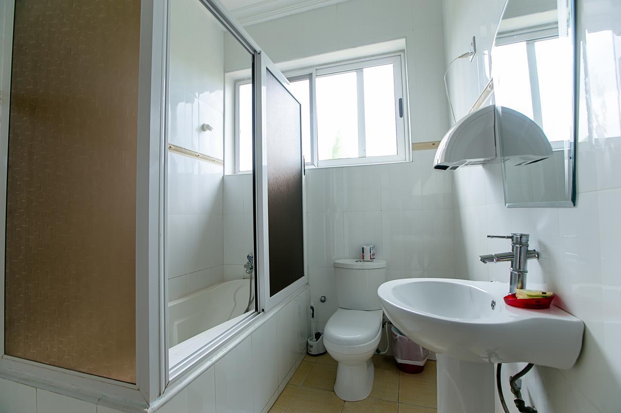 @Home Boutique B&B Hostel And Suite 아크라 외부 사진