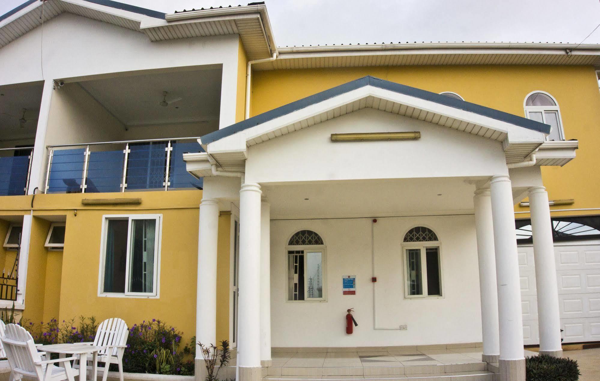 @Home Boutique B&B Hostel And Suite 아크라 외부 사진